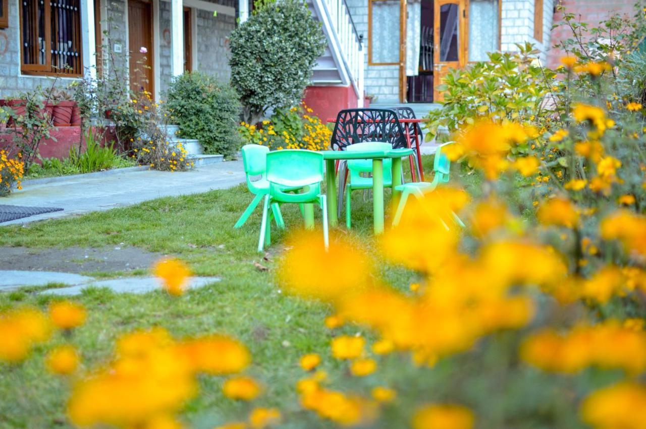 Отель Tourist Nest Old Manali Экстерьер фото